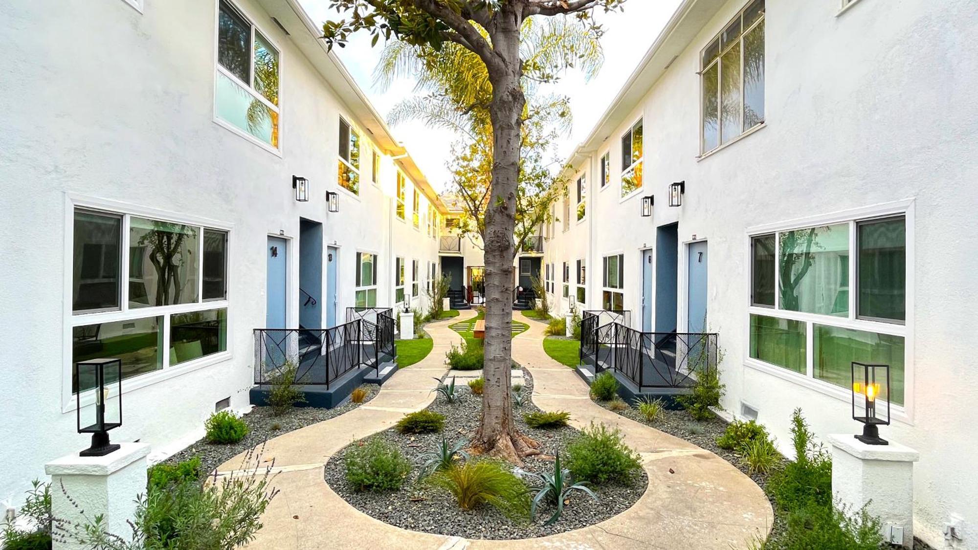 Hollywood/Thai Town Courtyard Apartment ロサンゼルス エクステリア 写真